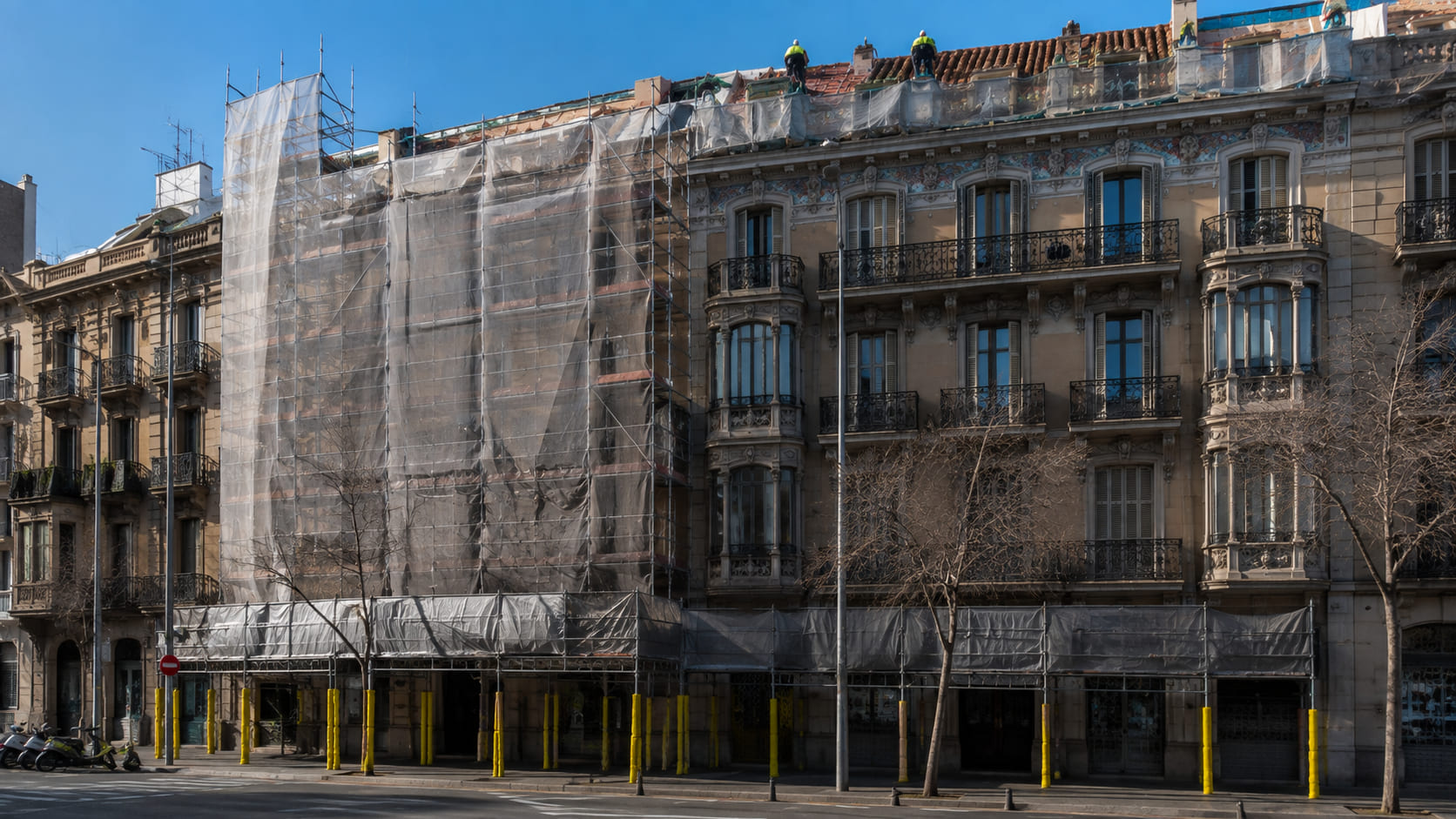 permisos-reformar-tejado-barcelona-andamio-eixample